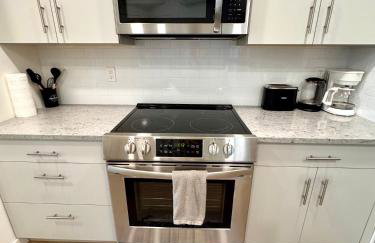 Peaceful Quiet Spacious New Modern Penthouse 3-Bedroom Apartment with a Balcony - Foto 30