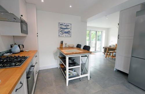 Valley Retreat - Peaceful Location, Walk to Beach, Parking - Photo 6