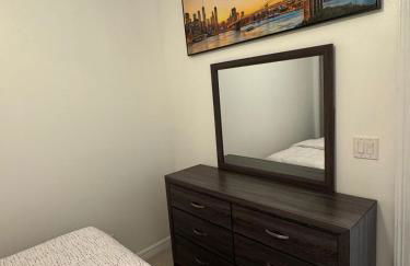 Luxe 3BR & 2BA Condo Near Airport & Shopping Mall - Foto 11