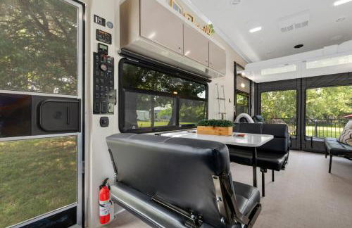 Waterfront Getaway, Dock Your Boat & Play! - Foto 16