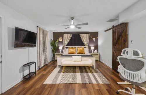 Casa Hosum - 7 mins Downtown Sleeps 9 King Bed Fenced Yard - Foto 17