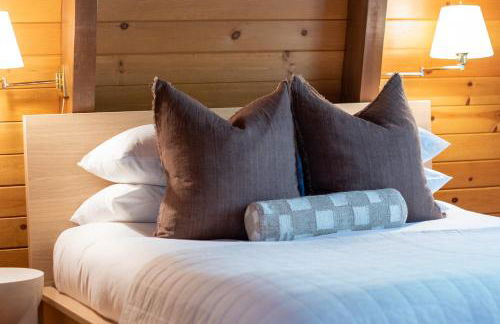 Pet & Kid Friendly Cozy Cabin, BBQ, Firepit, Outdoor Dining, Forest Views - Photo 20