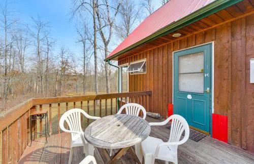 1 Mi to South Twin Lake Cabin with Deck in Trego! - Foto 2