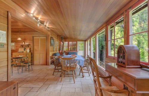 Cozy Riverfront Cabin Just Steps to the Russian River with Beach Access & Wood Stove - Foto 8
