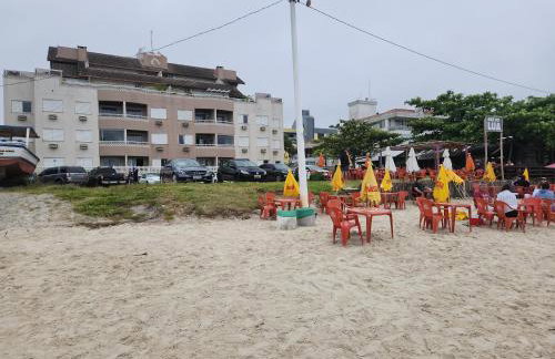 Apartamento pe na areia e com vista linda - Foto 1