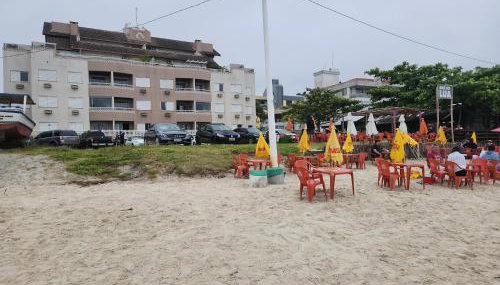 Apartamento pe na areia e com vista linda - Foto 1