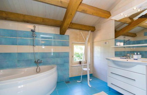 Awesome Home In Labin With Sauna - Photo 49