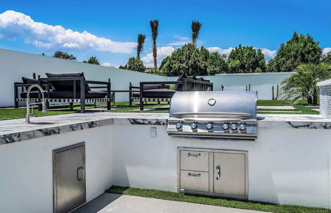 Sleeps 26 Pool, Hot Tub, Pickleball & Putting Green Bravo Villa #12 by Avantstay - Foto 16