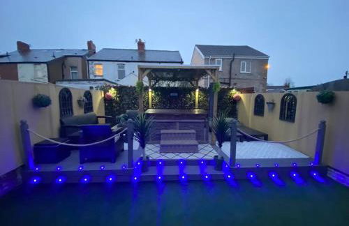 NEW…THE HOTTUB HOUSE BLACKPOOL PLEASURE BEACH - Photo 4