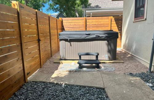 Walk to Dining Breweries and Shops Plus New Hot Tub - Foto 13