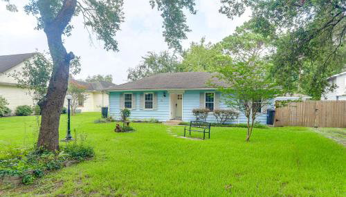 Walk to Parks and Main St Renovated League City Gem - Foto 1