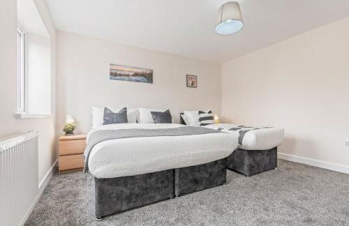 Modern 4-Bed, Parking, Pool Table, Sleeps 11 - Foto 26