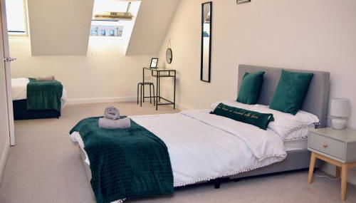 Modern house in City Centre with private parking and gated property - Foto 1