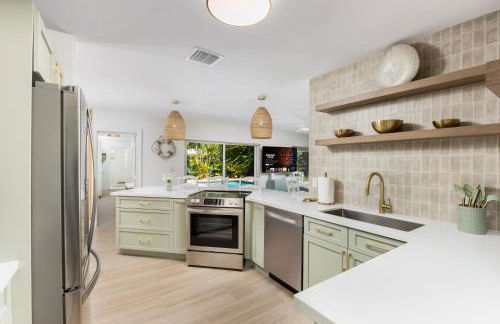 Heated Pool- MiniGolf- Fire Pit- Game Room- 1mi to Beach - Foto 35