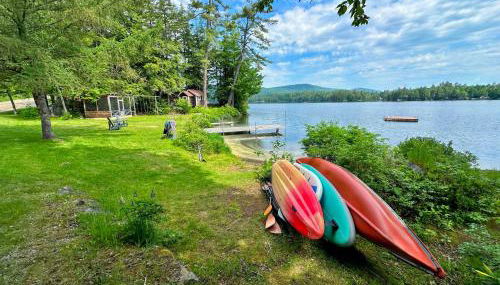 91WR Lake vibes and views at this waterfront home in the White Mountains - Foto 4