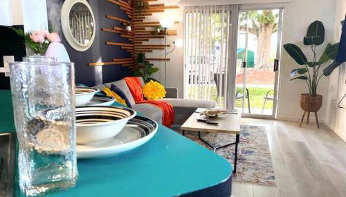 The Botanical Retreat, King Comfort & Poolside Peace - Photo 2