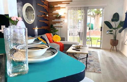 The Botanical Retreat, King Comfort & Poolside Peace - Photo 2