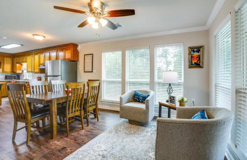 Riverfront Family Retreat w/ Yard in Saint Amant - Foto 8