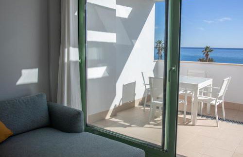 Precioso apartamento frente a la playa con piscina - Foto 7