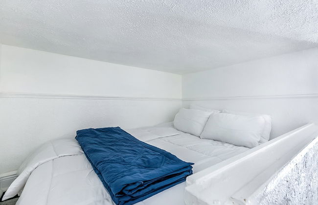 Uptown Spacious 4BD w Historic Charm - Foto 29