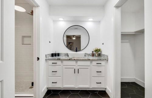 Superior 4BR 2BA Holiday Home with Hot Tub & Grill - Foto 33