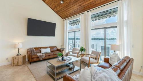 FEATURED ON HGTV'S MY LOTTERY DREAM HOME! Private dock, 15 minute boat ride to Crab Island, 20 minute drive to Destin, Pet Friendly - Foto 4