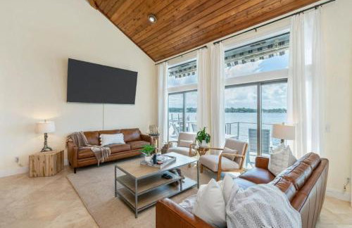 FEATURED ON HGTV'S MY LOTTERY DREAM HOME! Private dock, 15 minute boat ride to Crab Island, 20 minute drive to Destin, Pet Friendly - Foto 4