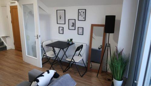 2 Bedroom Scenic Apartment, with Balcony View & Parking - Foto 4