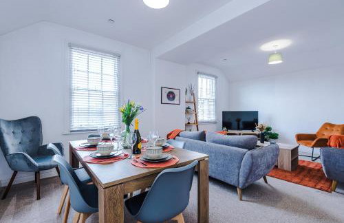 Modern 3 Bedroom House Perfect for Short and Long Stays - Foto 7