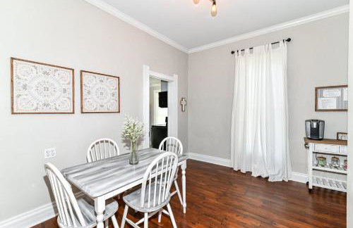 Cheerful 2-Bedroom Cottage in Downtown Noblesville - Foto 6