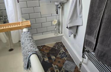 Little Dorrit Studio flat Rochester ME1 1XZ - Photo 4