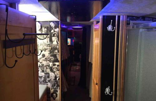 Stay Like a Rock Star Tour Bus in Durham NC - Foto 17