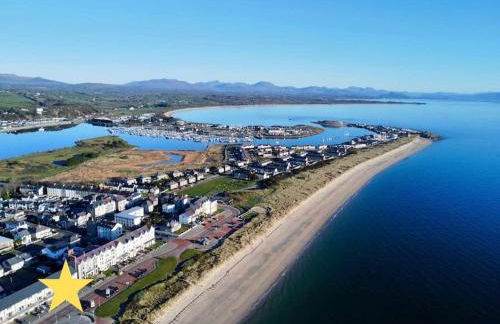 Beach Front Apartment - Photo 17