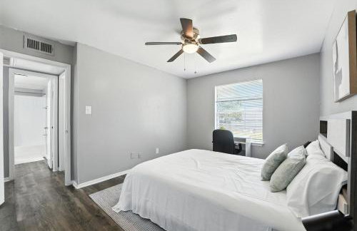 Budget-Friendly 2Bd Apartment I Free Parking - Photo 14