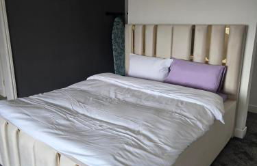 8 Bedroom House Sleeps 20 - Private Garden - Foto 23