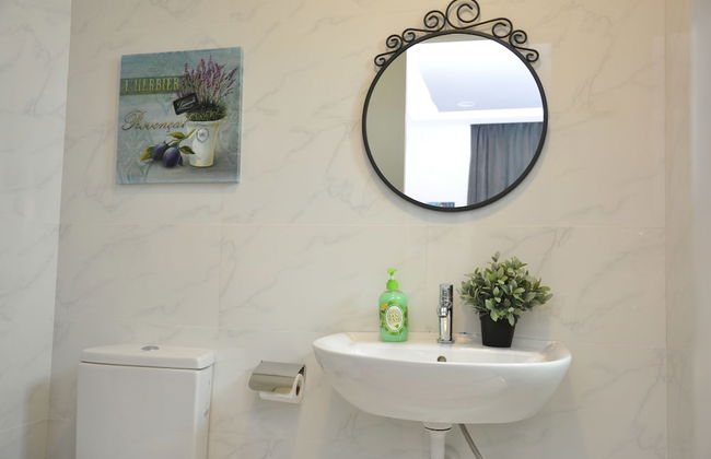 Lawang Suite Apartment With Balcony - Photo 52