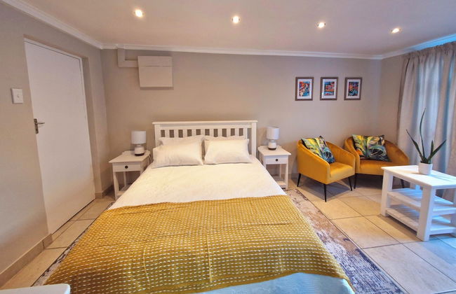 Ivy Place Studio Apartment - Photo 2