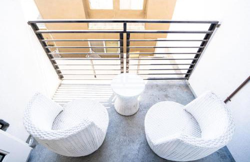 Modern 1-Bedromm Loft In Hollywood With Viwe of Hollywood Sign - Photo 16