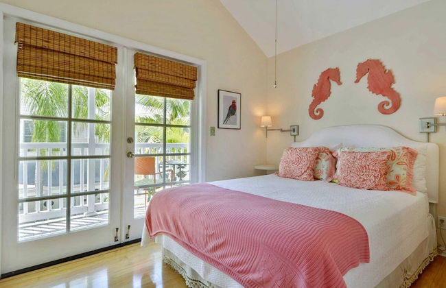 Breezy Bungalow by Avantstay Close 2 Zachary Taylor State Park & Beach w/ Shared Pool Week Long Stays - Foto 2