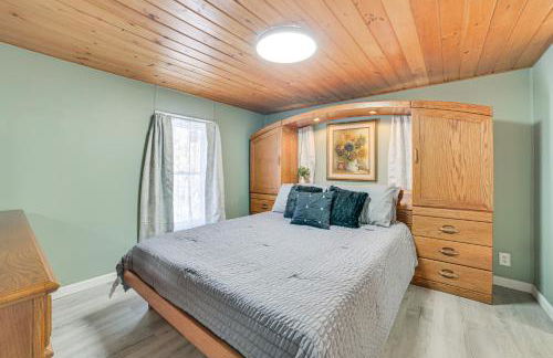 1 Mi to Otsego Lake Pet Friendly Family Home - Foto 12