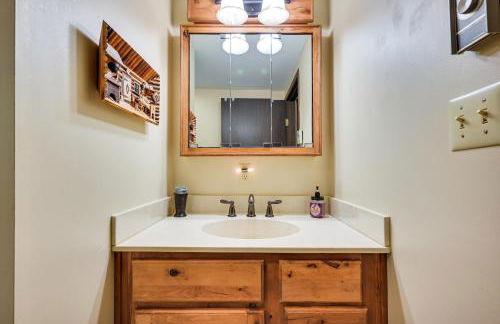 Charming Hedgesville Retreat with Deck and Fireplace! - Foto 15