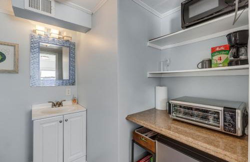 Canal-Front Backyard Oasis! Jersey Shore Retreat - Foto 16