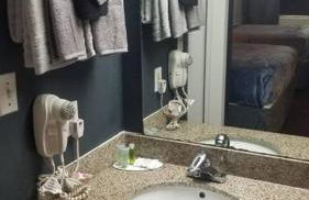 OSU King Bed Hotel Room 103 Booking - Foto 10