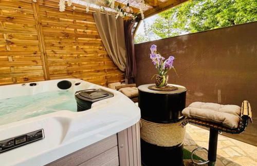 Logement jacuzzi privatif 5km du centre ville - Foto 10