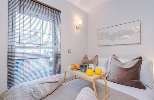 Cosy 3-Bed, Sleeps 5, Free Parking, Long and Short Stays - Photo 29