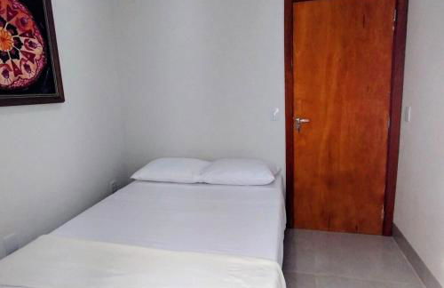 Residencial Renne Augusto, Apto 01, dois quartos, um banheiro, Wifi e estacionamento - Foto 5