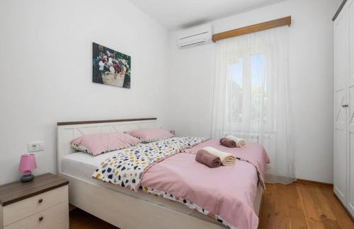 Charming Villa with Pool - Foto 29