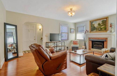 Center St Retreat - 1 Block from Downtown! - Foto 10