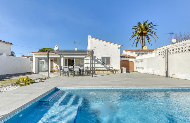 3 bedroom House in Castelló d'Empúries with private pool and garden - Photo 31