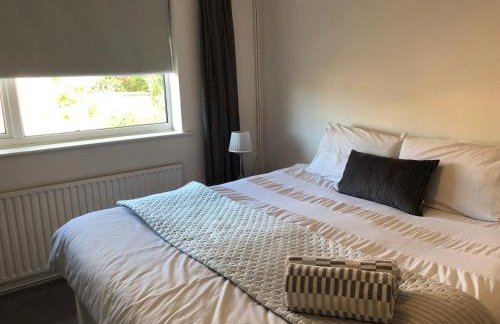 A Home from Home -2 Bed Flat & Free Driveway Parking - Foto 19